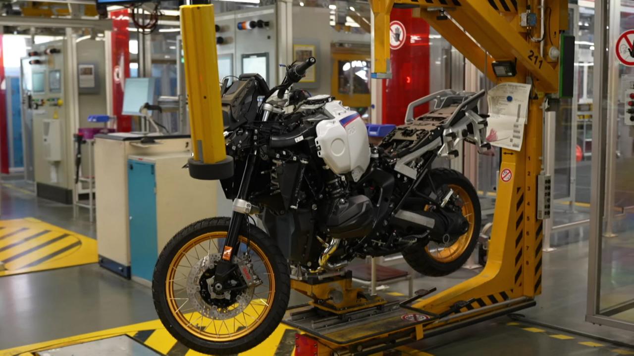 BMW und Tesla schaffen gegen den Trend neue Industriejobs