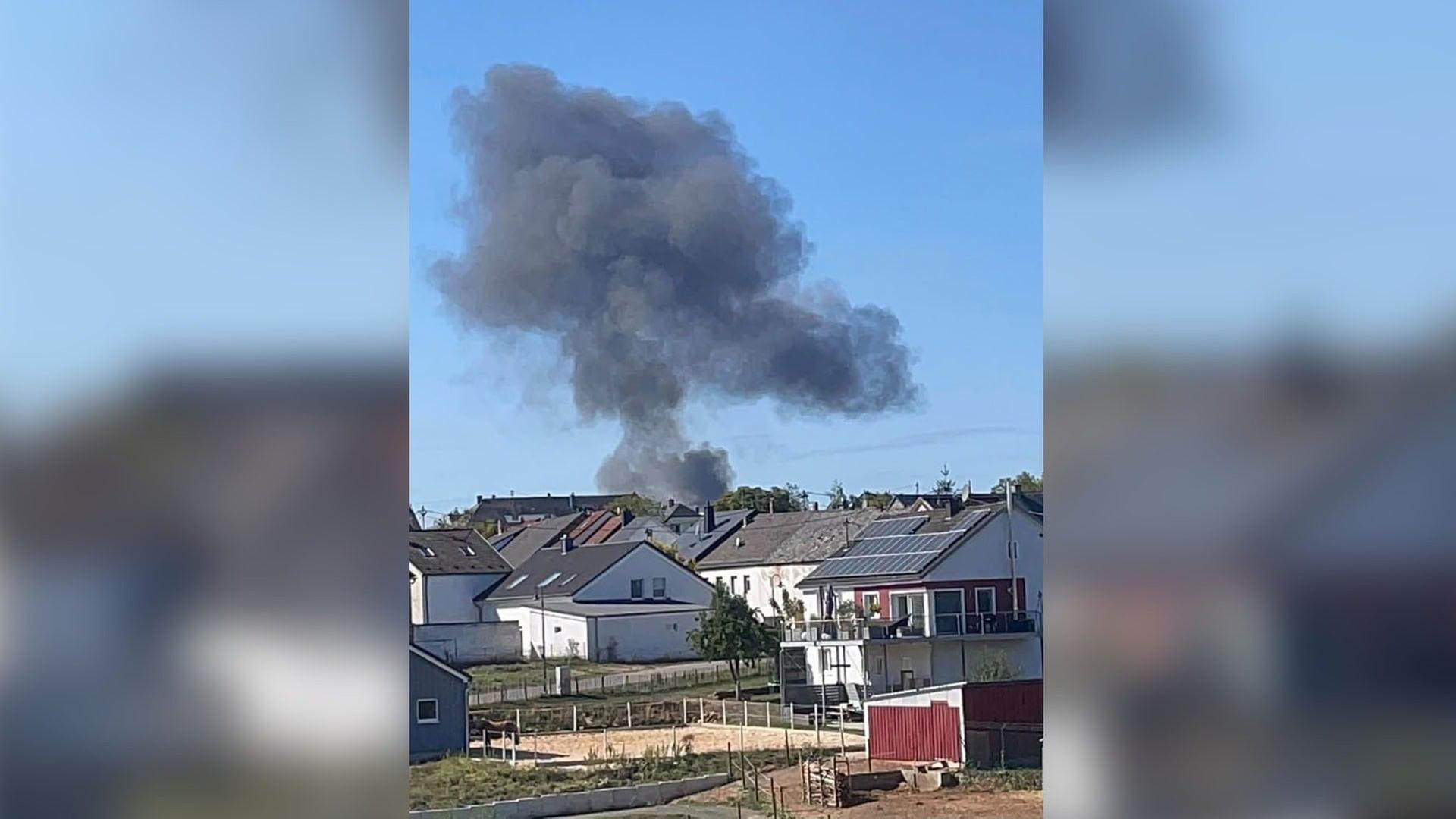 Nach dem Flugzeugabsturz in Spangdahlem war in den umliegenden Orten eine schwarze RauchsÃ¤ule zu sehen. Anwohner haben die Fotos an den SWR geschickt. | Privat