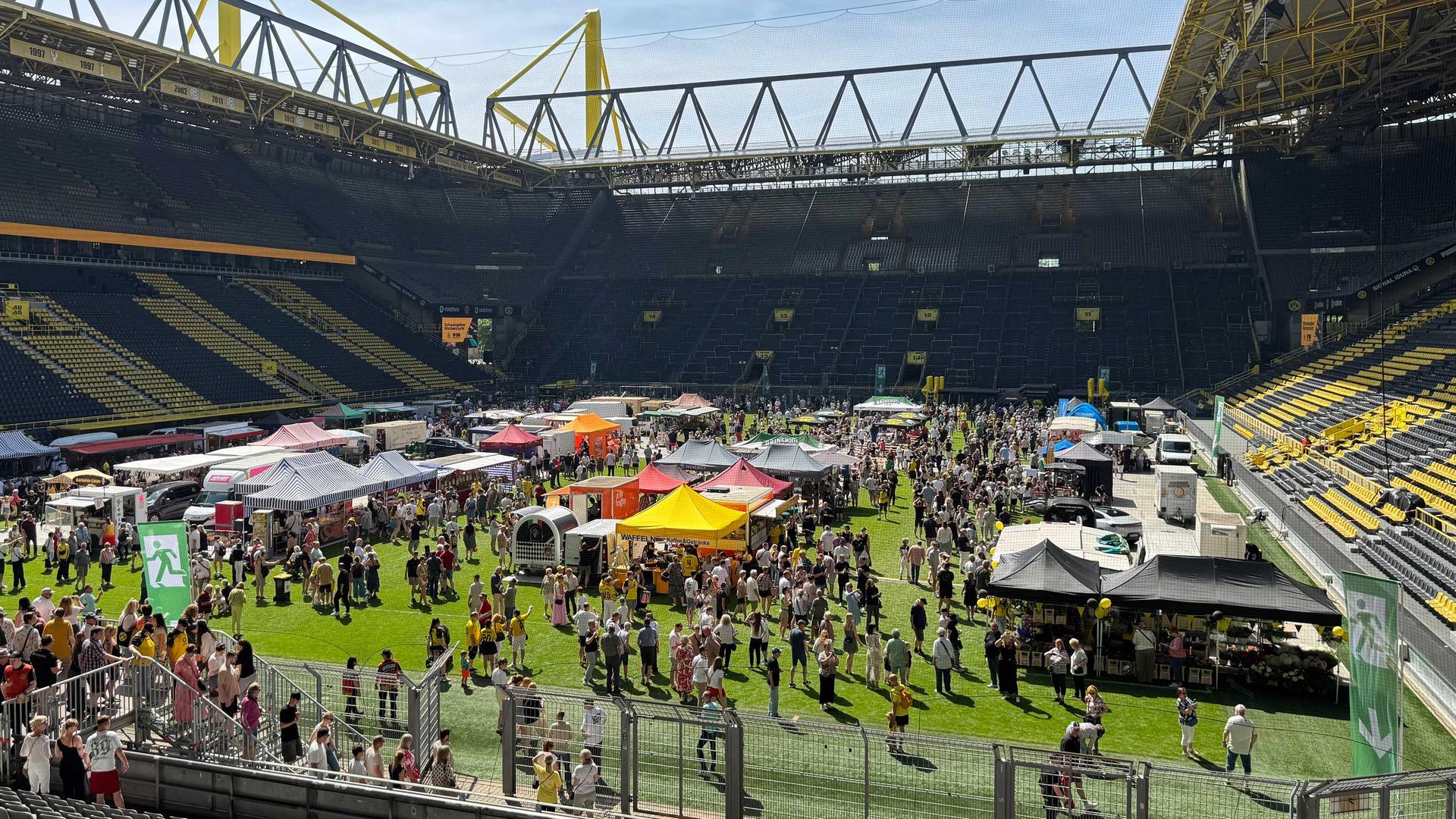 Premiere im Dortmunder Stadion: So war der Wochenmarkt auf BVB-Rasen