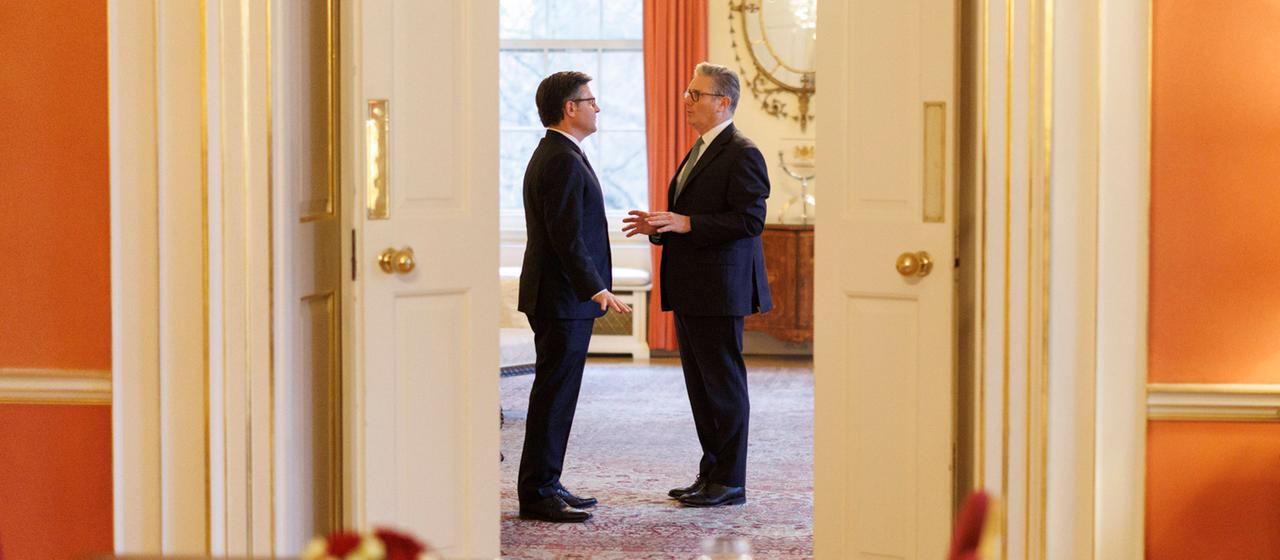 Mike Johnson und Keir Starmer