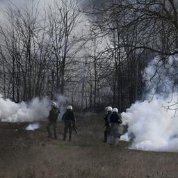 Tränengas breitet sich an der türkischen Grenze in der griechischen Region Evros aus.