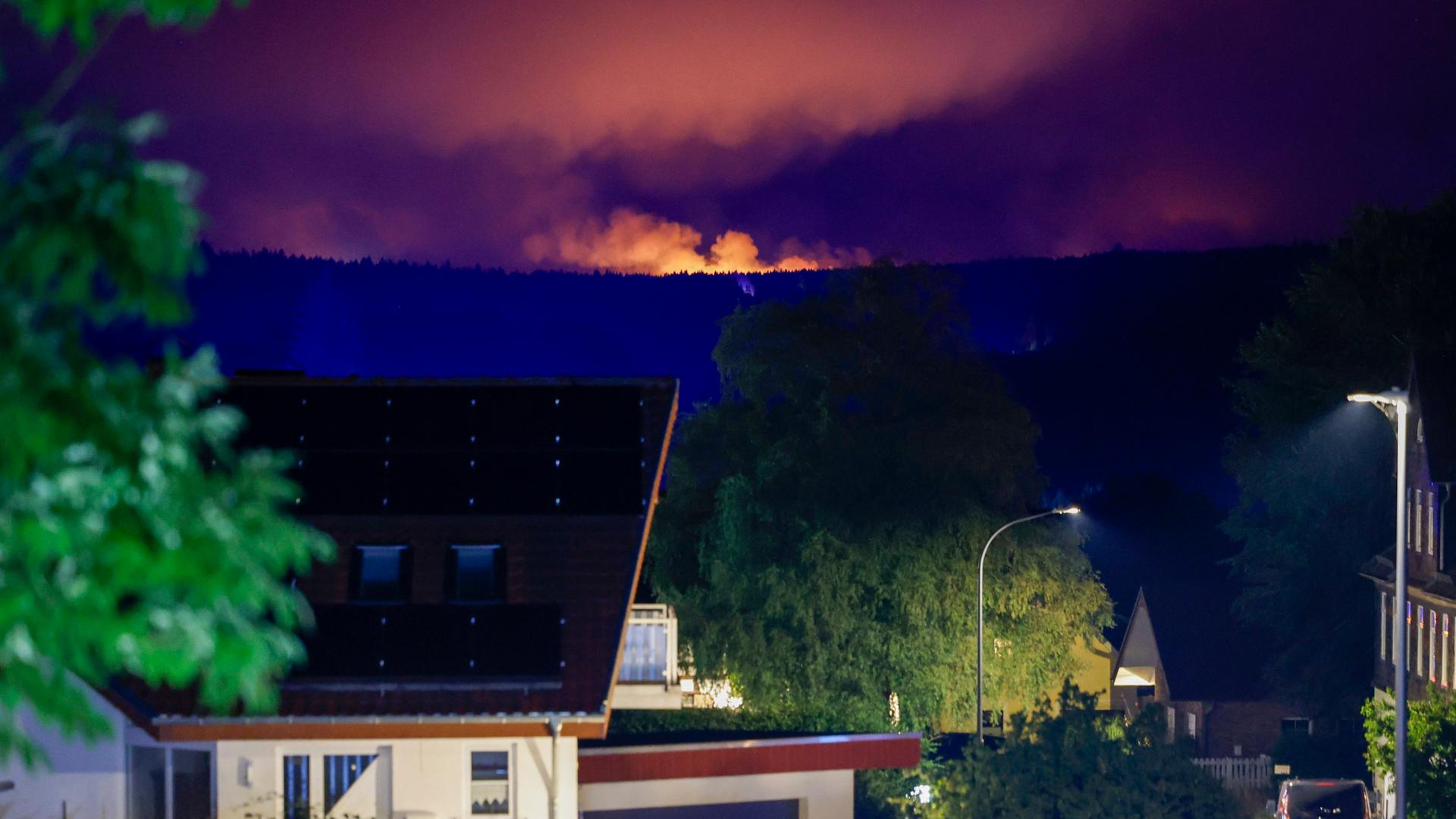 Regen in Monschau - Feuer im Hohen Venn rückt nicht weiter vor