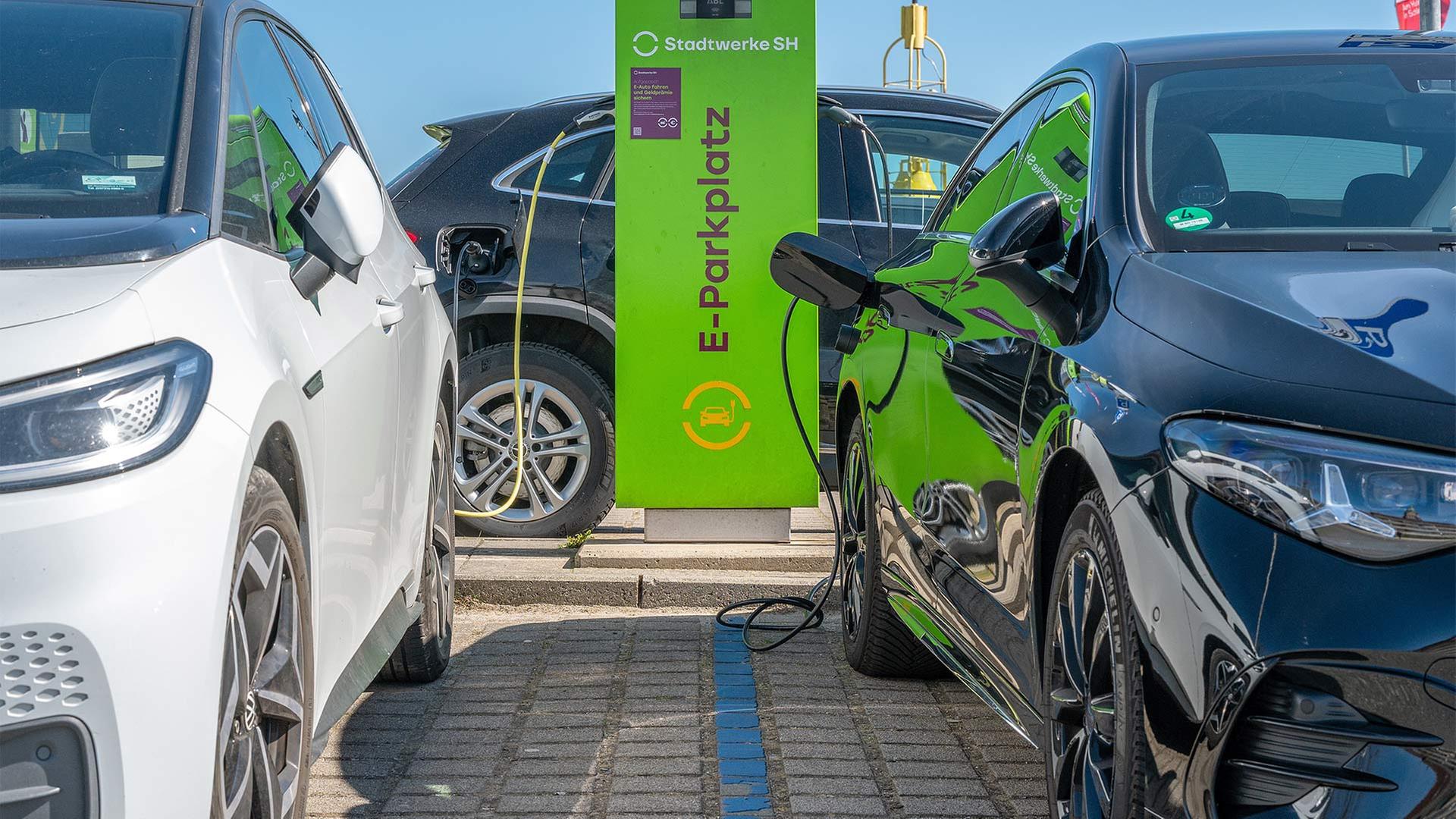 Immer mehr neue Autos fahren elektrisch Immer mehr neue Autos fahren elektrisch