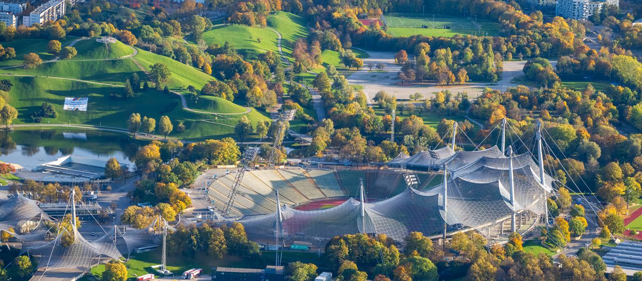Olympiastadion in München aus der Luft gesehen