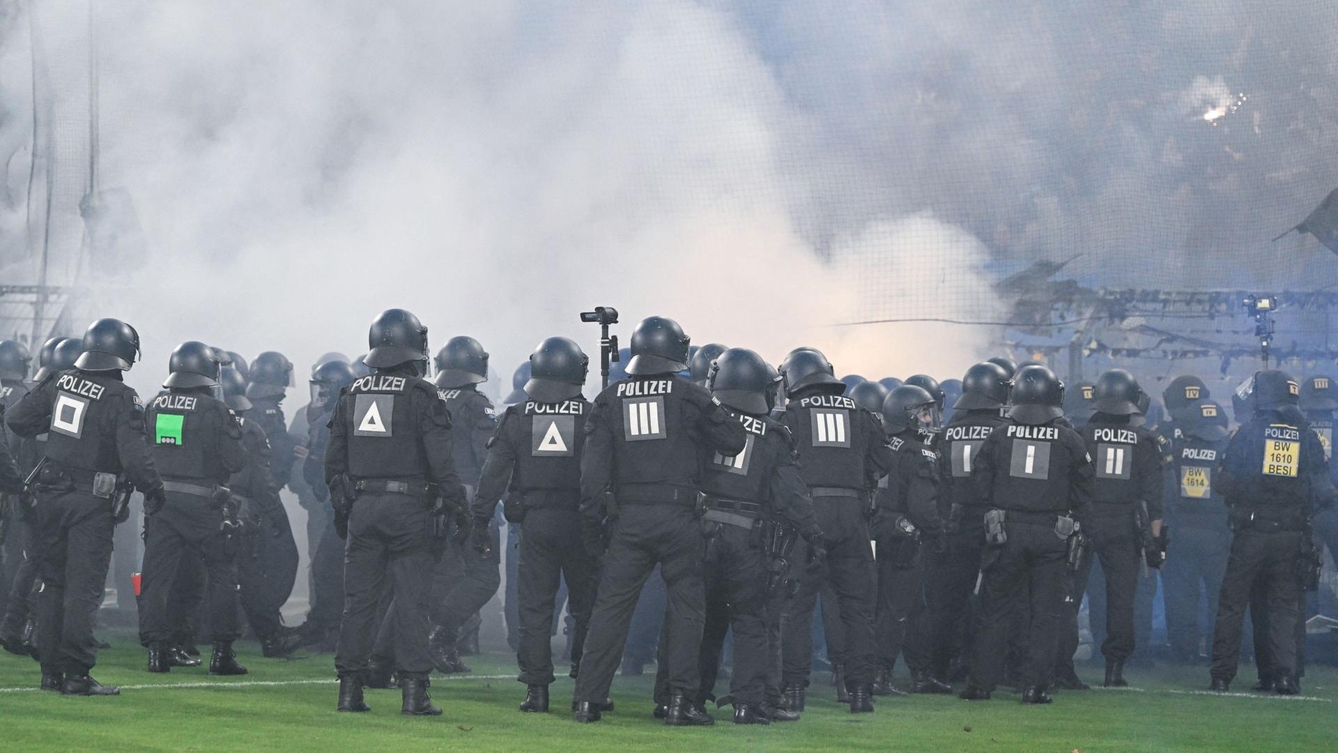 Nach Skandal-Derby Waldhof gegen FCK: Polizei richtet Ermittlungsgruppe ein