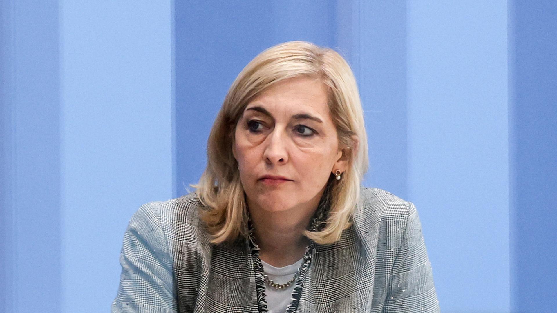 Ministerin Warken hält vorerst an Regeln zu Krankschreibung fest