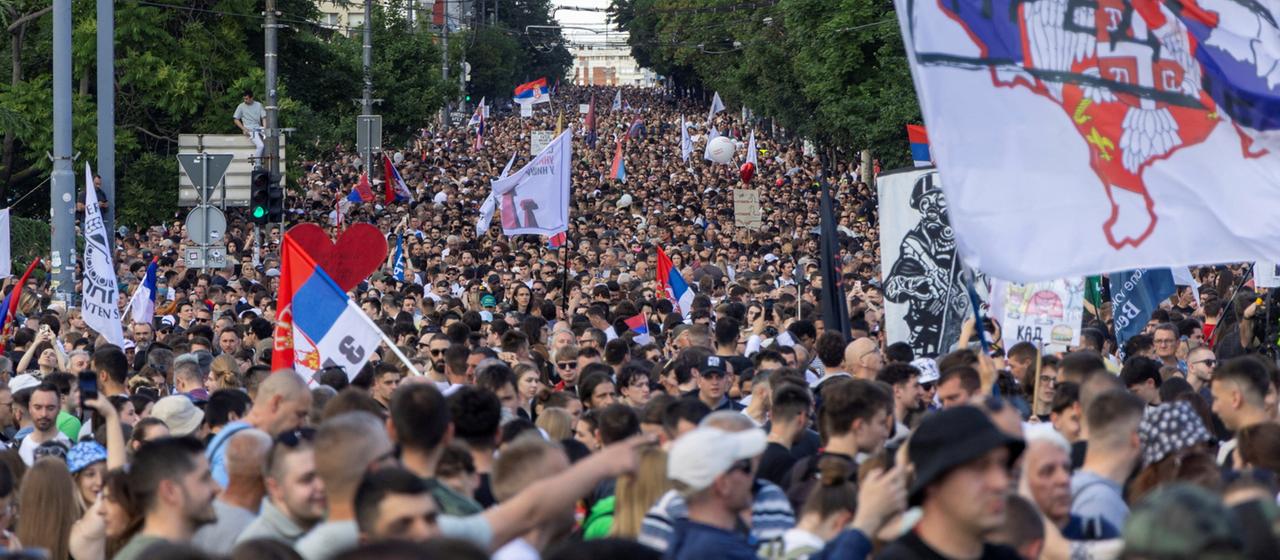 Protestierende in Belgrad.