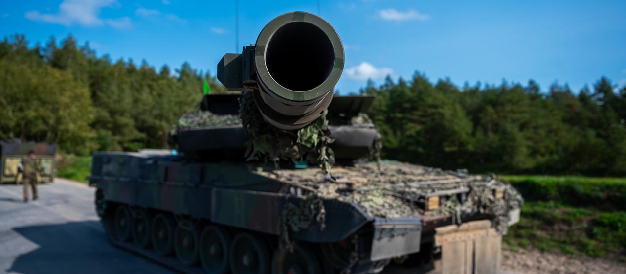 Abschrecken, aufrüsten, ausbauen