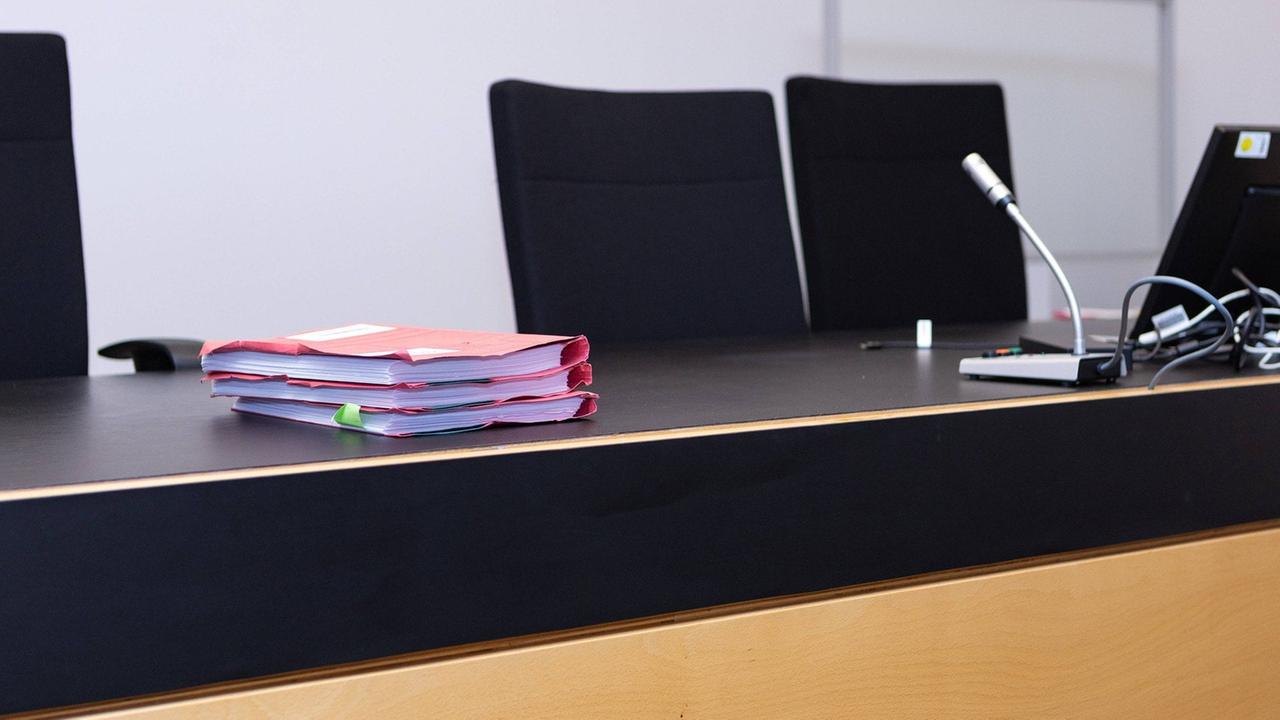 “Hammerbande” um Lina E.: Prozess gegen mutmaßliche Linksextremisten startet “Hammerbande” um Lina E.: Prozess gegen mutmaßliche Linksextremisten startet