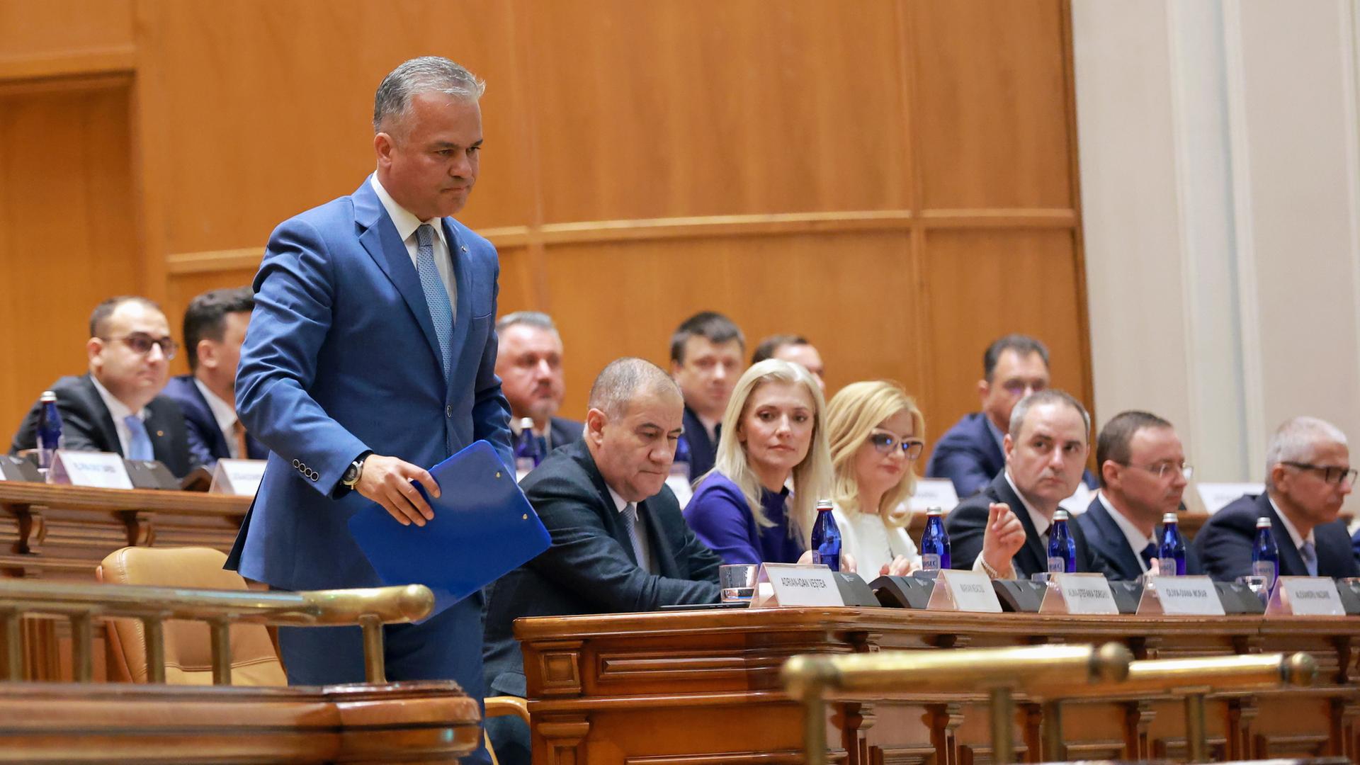 Adrian Vestea im Parlament von Rumänien. | EPA