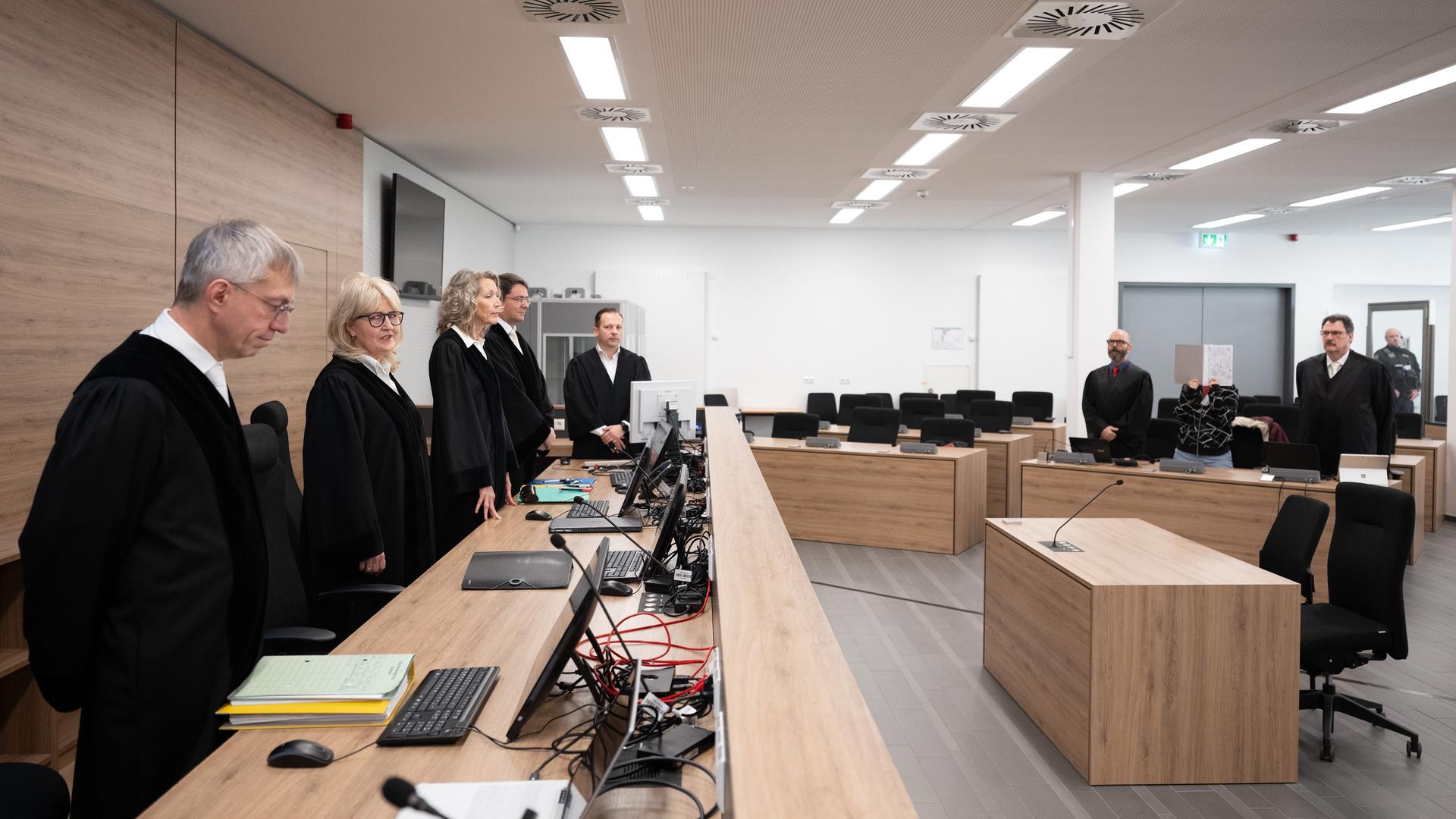 Blick in einen Gerichtssaal mit einer mÃ¶glichen UnterstÃ¼tzerin des NSU | dpa / Kahnert
