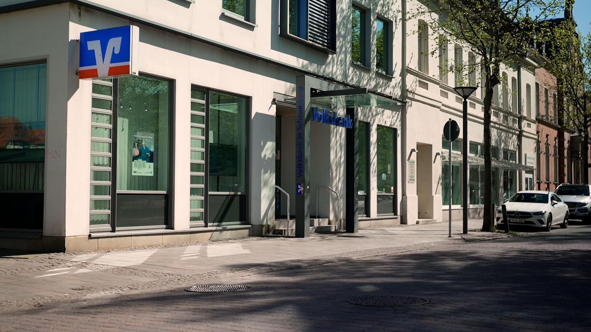 Blick auf eine Volksbank-Filiale. | Report Mainz