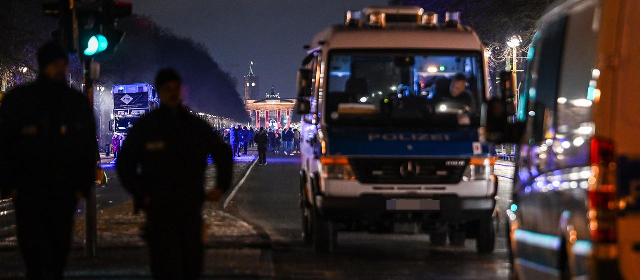 Silvester in Deutschland: Tote und Verletzte bei Unfällen und Krawallen - 
                    1. Resim