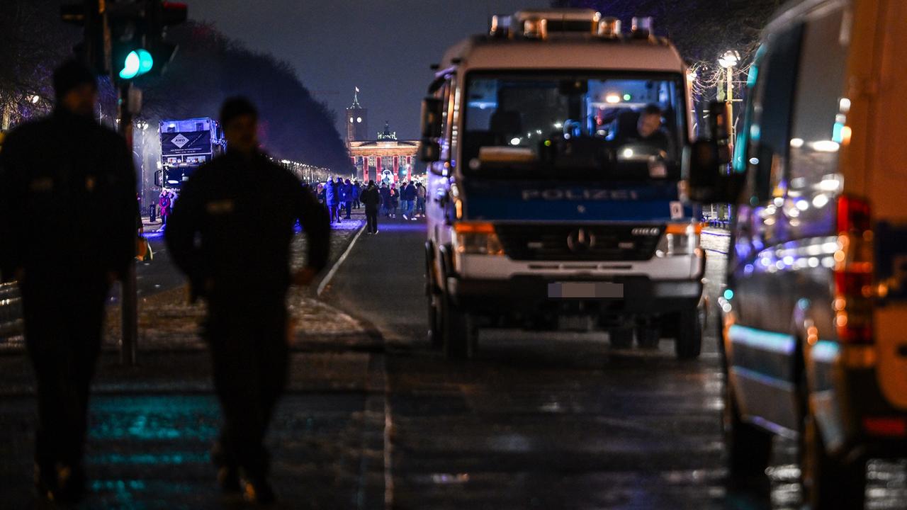 Silvester in Deutschland: Tote und Verletzte bei Unfällen und Krawallen | tagesschau.de