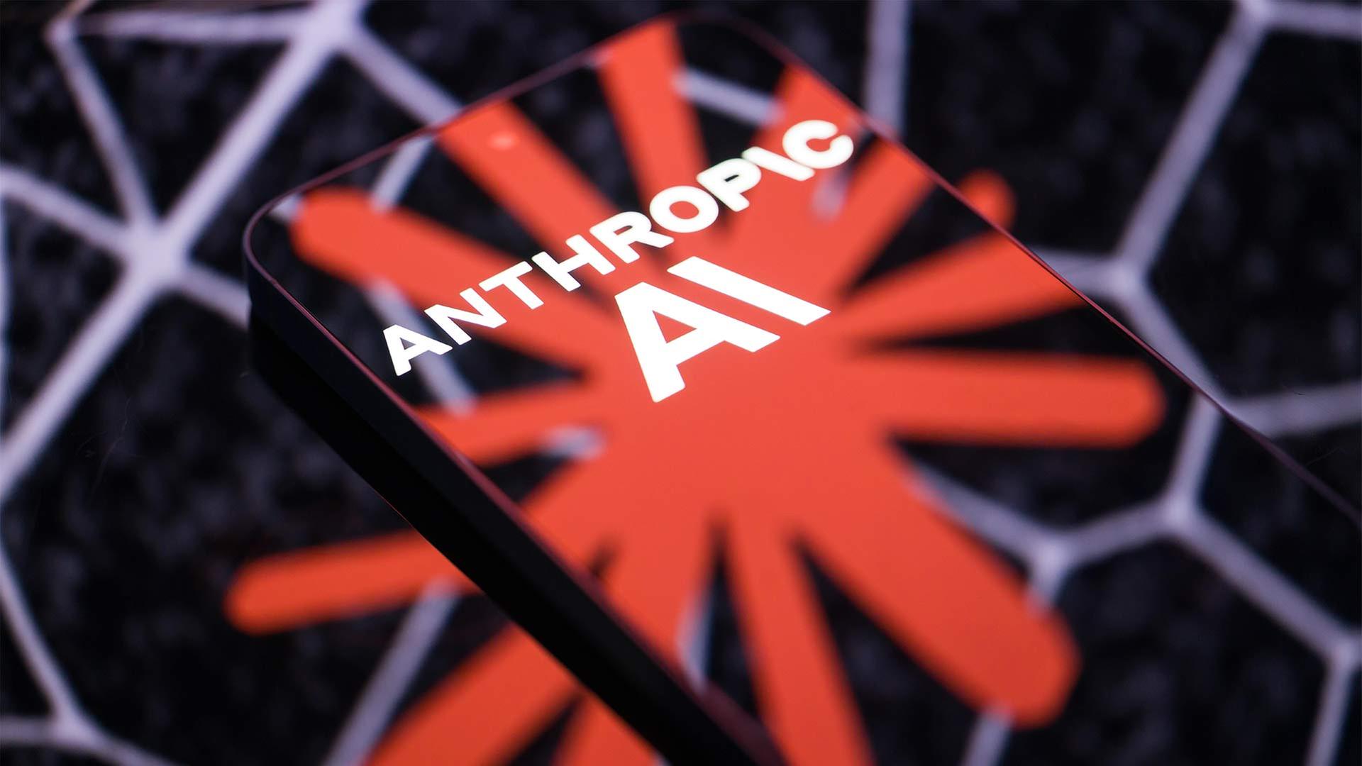 Anthropic Logo auf einem Smartphonebildschirm. | picture alliance / NurPhoto
