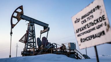 Blick auf eine Ölpumpe von Yamashneft, einem russischen Ölförderunternehmen.