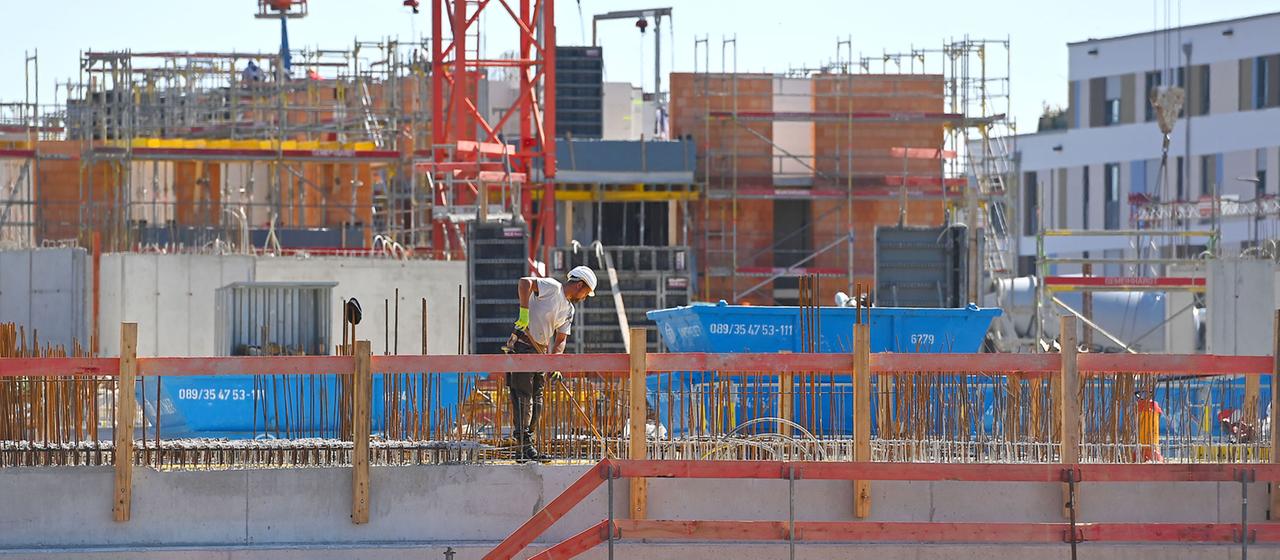Bauarbeiter auf einer Grossbaustelle in München.