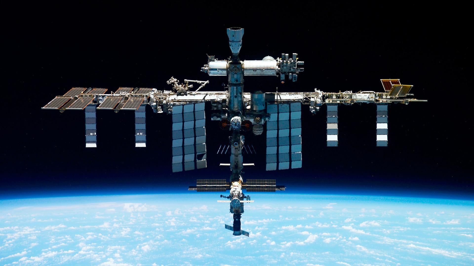 Die Internationale Raumstation im All | -/Roscosmos State Space Corporation via AP/dpa