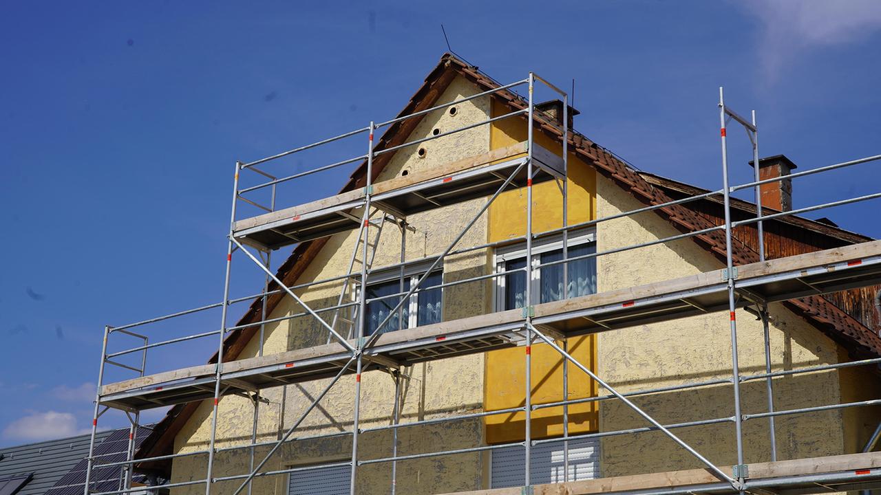 Energetische Sanierung von einem Mehrfamilienhaus.
