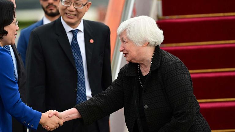 Janet Yellen bei Ihrer Ankunft am Flughafen Peking