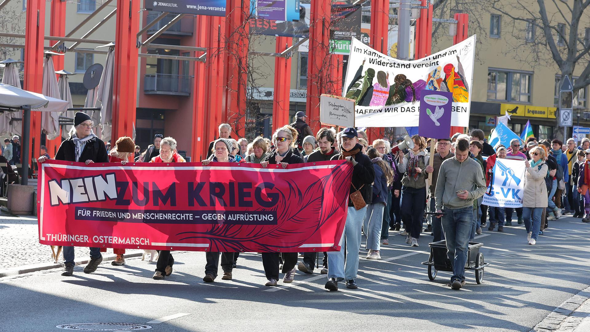 Friedensbewegungen für mehr Diplomatie - wie sagt die Bundespolitik dazu?