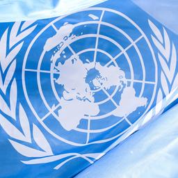 Flagge mit dem Logo der Vereinten Nationen