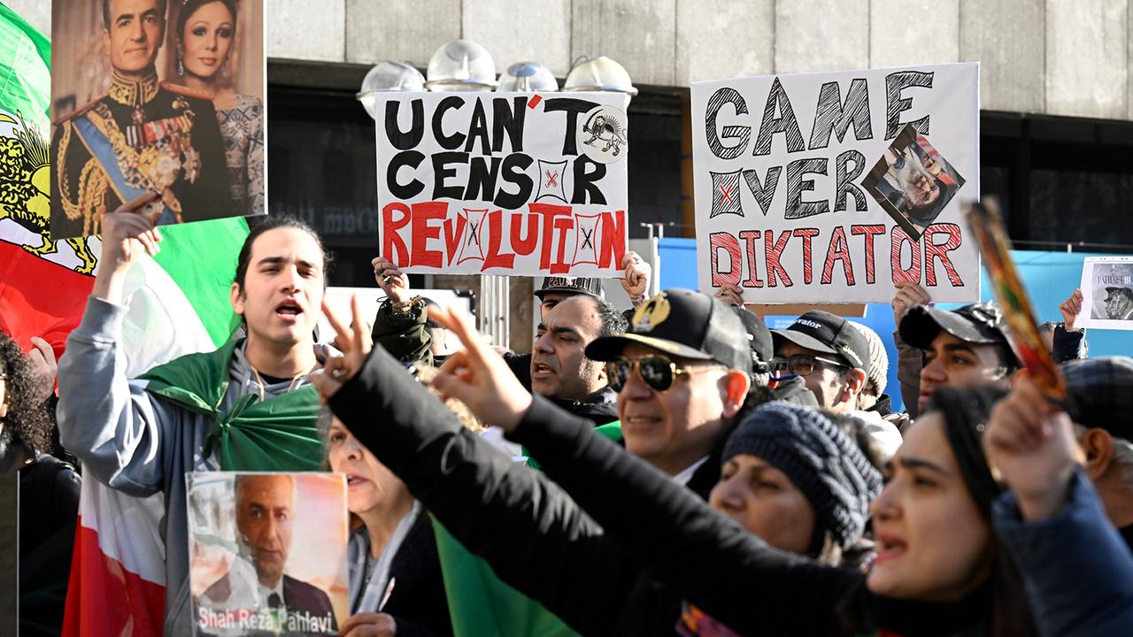 Exil-Iraner in Deutschland: Wenn Hoffnung und Sorgen aufeinandertreffen