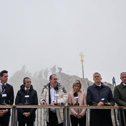 Teilnehmende des Migrationsgipfels auf der Zugspitze.