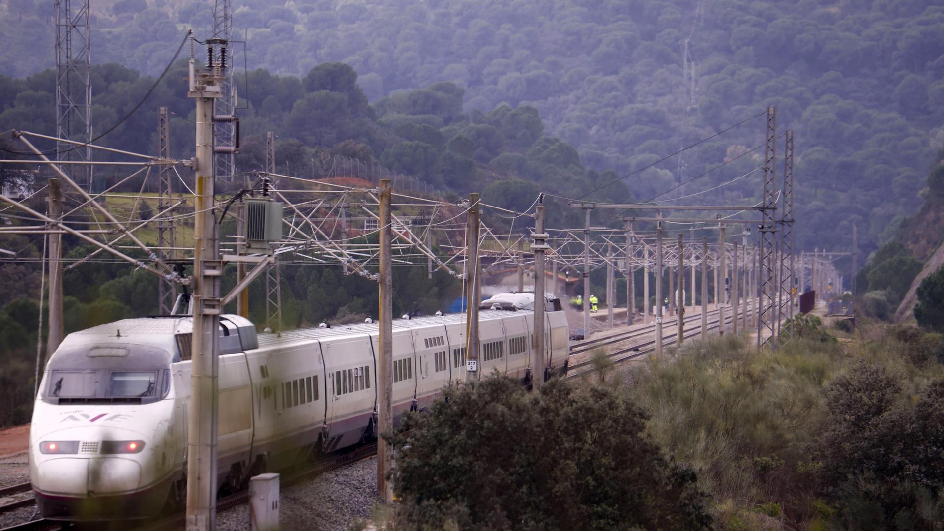 Ein Zug des spanischen Bahnbetreibers RENFE | EPA