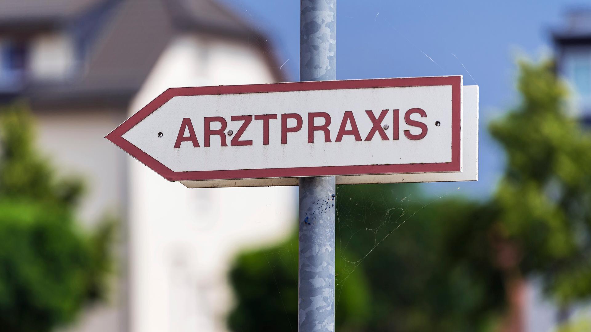 Landarztquote in NRW: Gericht gibt Klägern teilweise recht