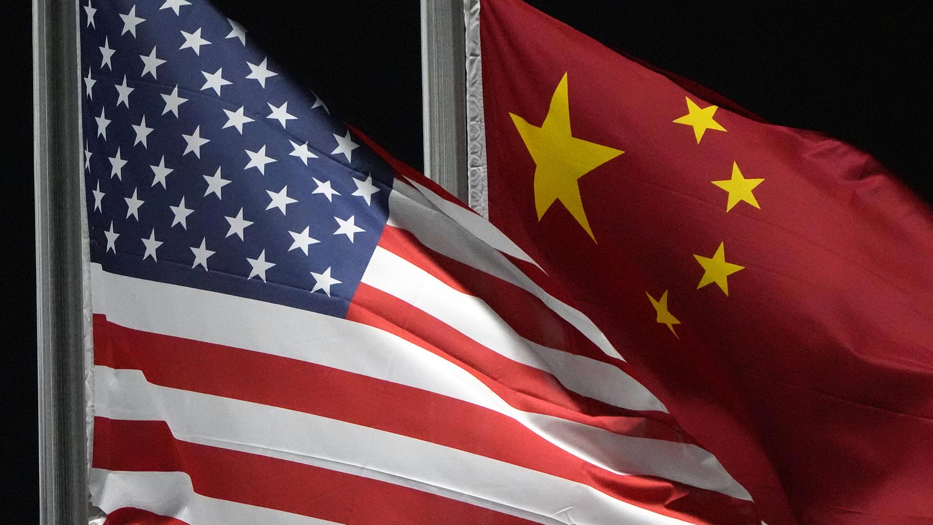 Flaggen: USA und China | dpa