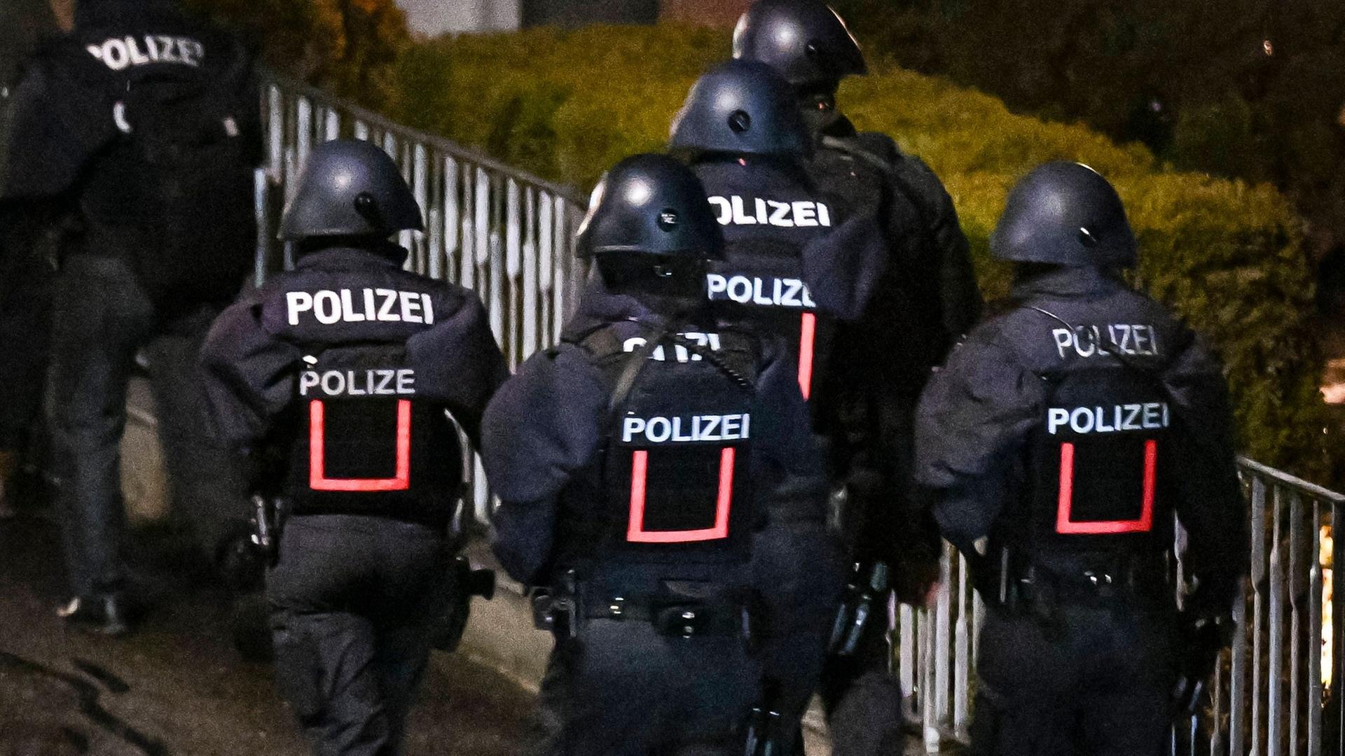 SEK-Einsatz in Grolsheim: Mutter mit vermeintlicher Schusswaffe bedroht