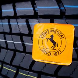 Reifen mit dem Logo des Zulieferers Continental