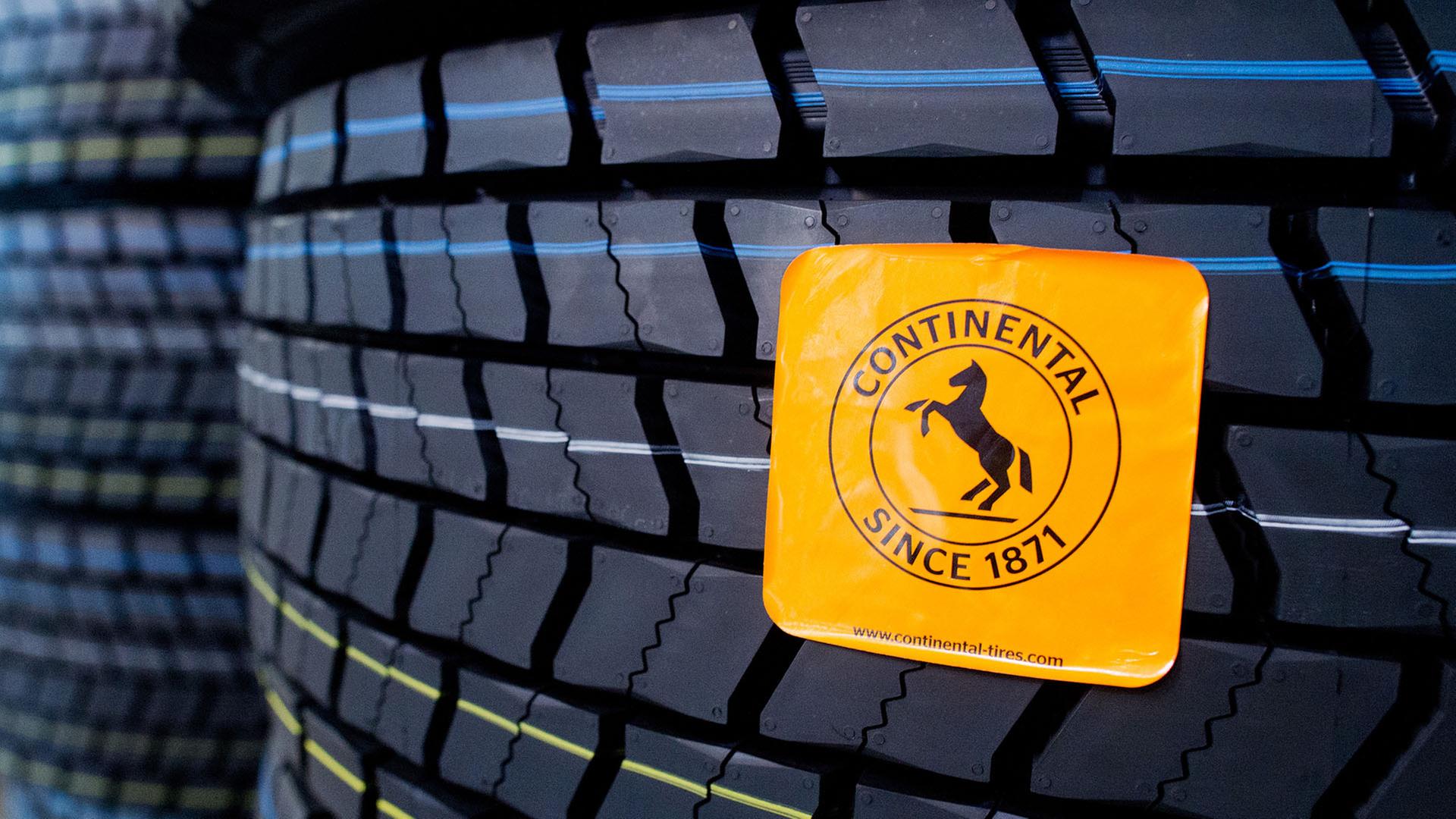 Reifen mit dem Logo des Zulieferers Continental | picture alliance/dpa