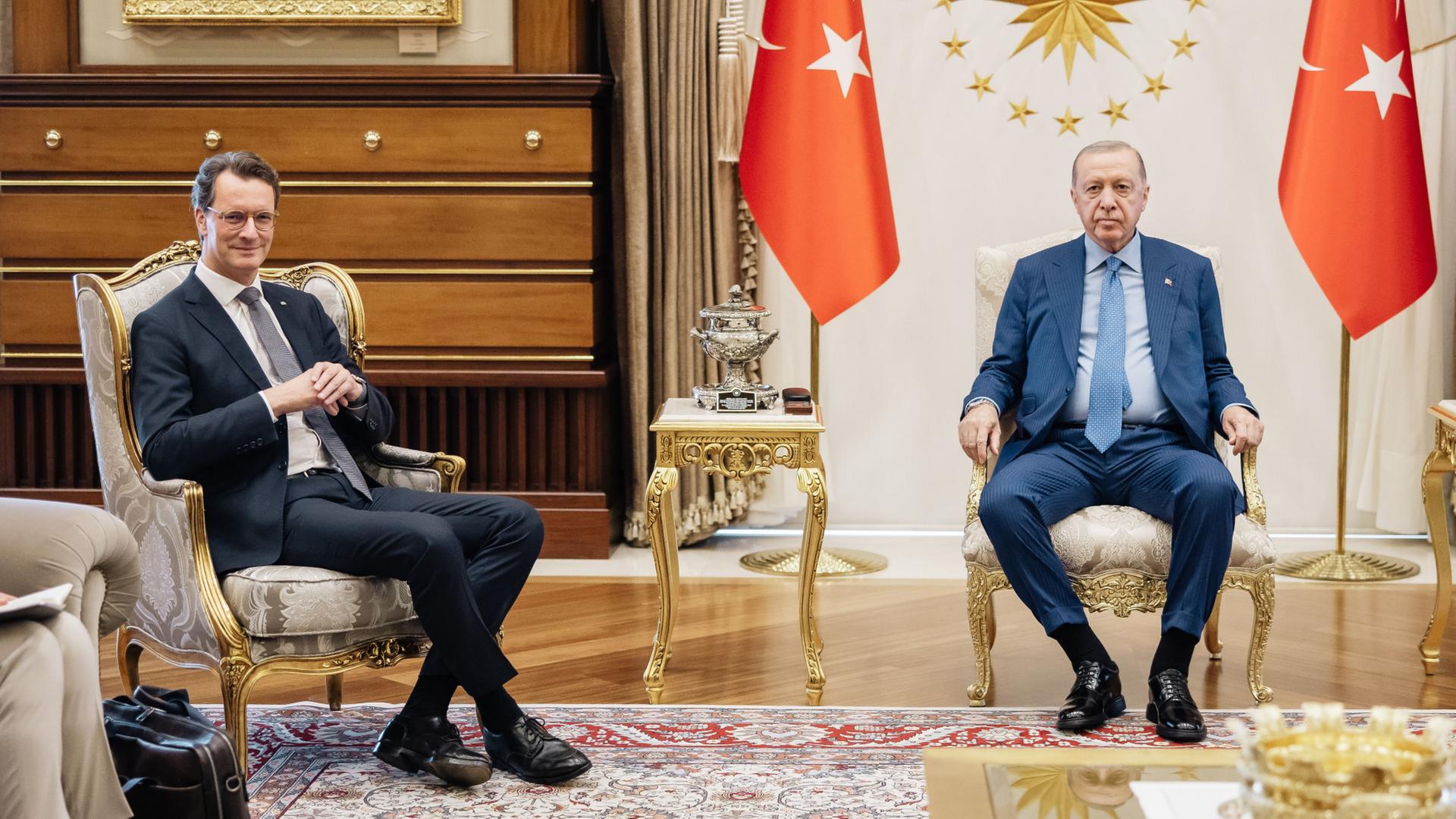Hendrik Wüst (links) und Recep Erdogan  | Marcel Kusch/Staatskanzlei Nordr