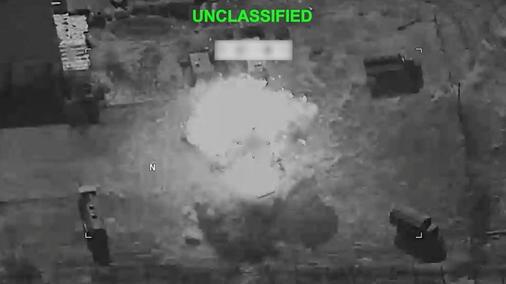 Rauch steigt nach einer Explosion an einem unbekannten Ort auf, während das US-Zentralkommando (CENTCOM) von Angriffen auf den Iran spricht, auf diesem Standbild aus einem von ihnen am 29. Juli 2026 veröffentlichten Video. | via REUTERS