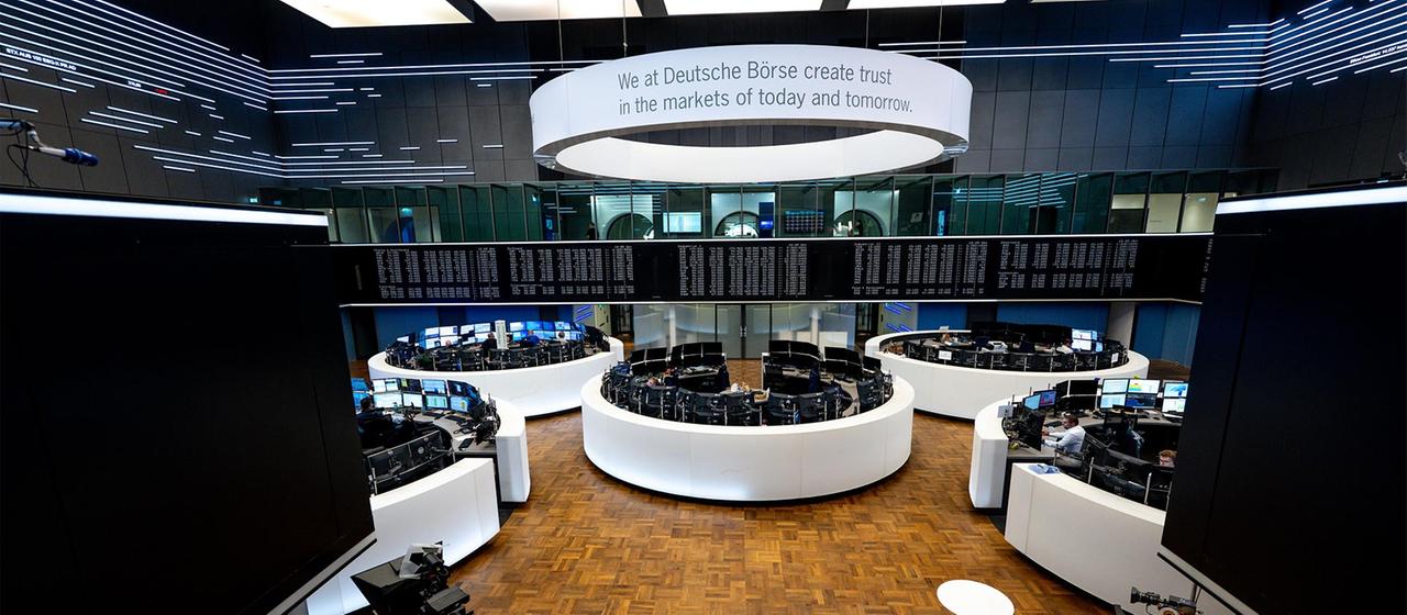 View of the trading floor of the stock exchange in Frankfurt am Main.