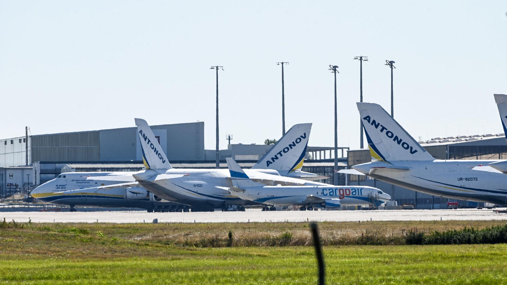 Nach Vorfall am Flughafen Leipzig - Verdächtige DNA-Spuren und eine Antenne Nach Vorfall am Flughafen Leipzig - Verdächtige DNA-Spuren und eine Antenne