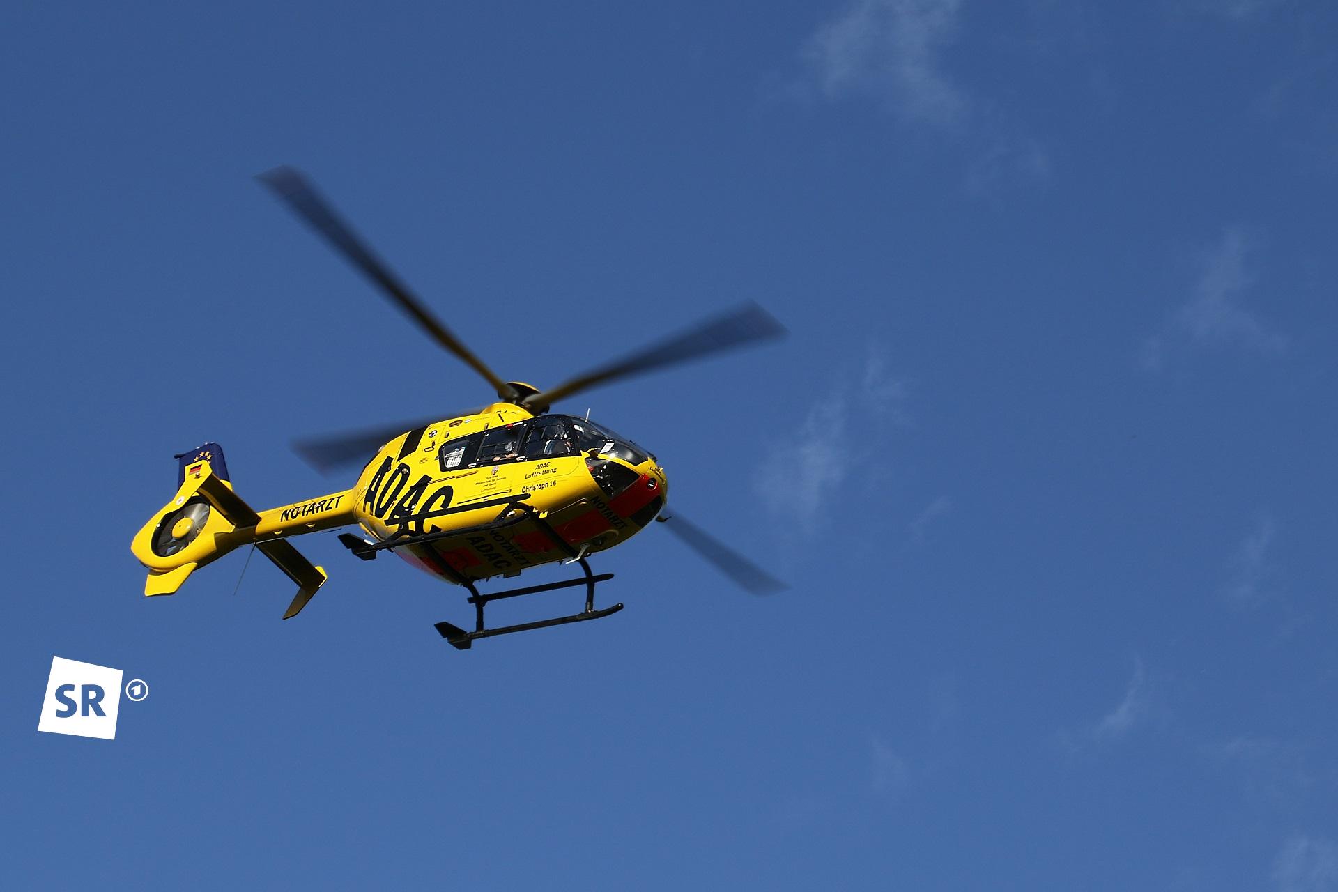 Der ADAC-Rettungshubschrauber Christoph 16 im Einsatz.
