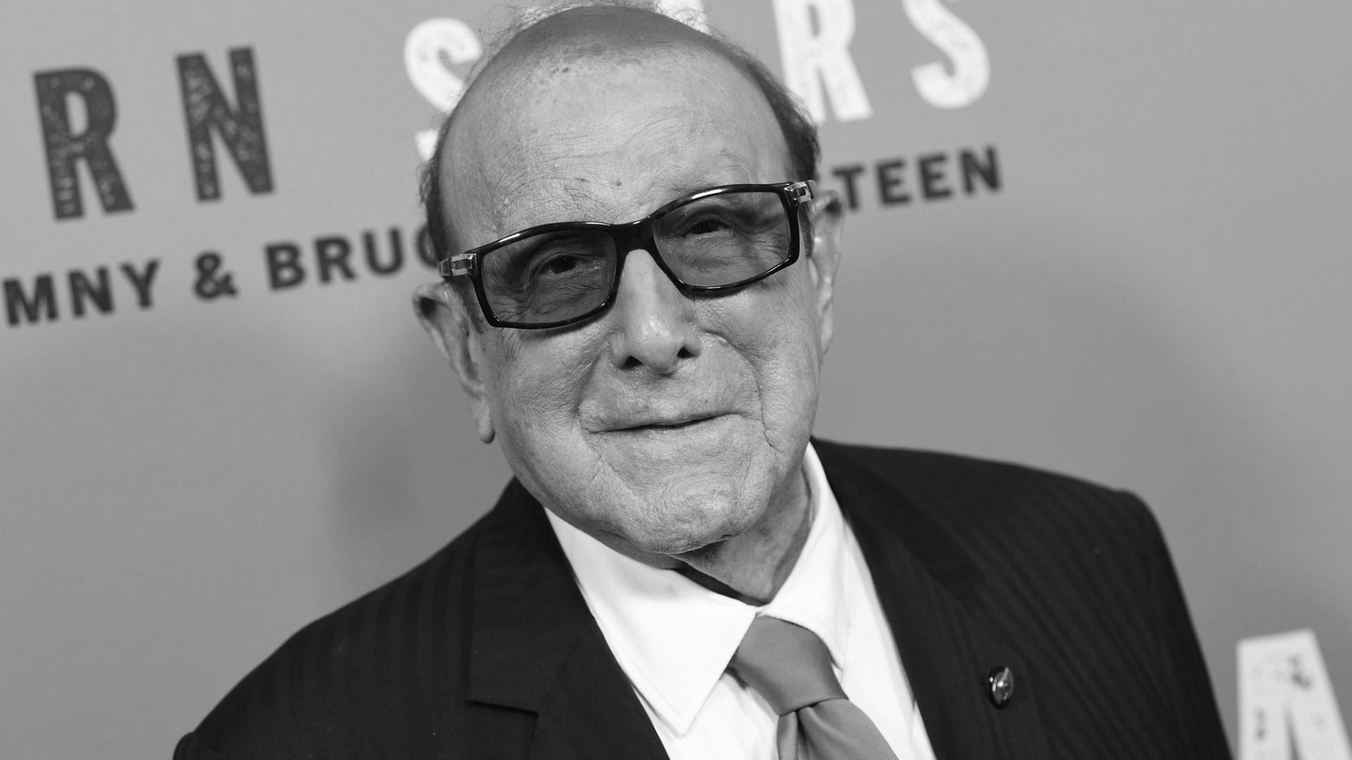 Der legend�re Musikproduzent Clive Davis ist im Alter von 94 Jahren gestorben. | Evan Agostini/Invision/AP/dpa