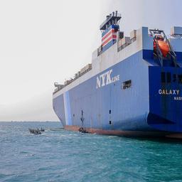 Das von Huthi-Rebellen gekaperte Schiff "Galaxy Leader" in einem Hafen am Roten Meer in der jemenitischen Provinz Hodeida.