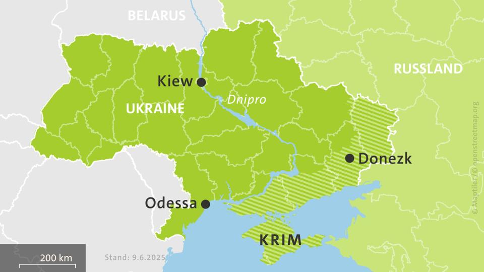 Karte der Ukraine und Russlands, hell schraffiert: von Russland besetzte Gebiete