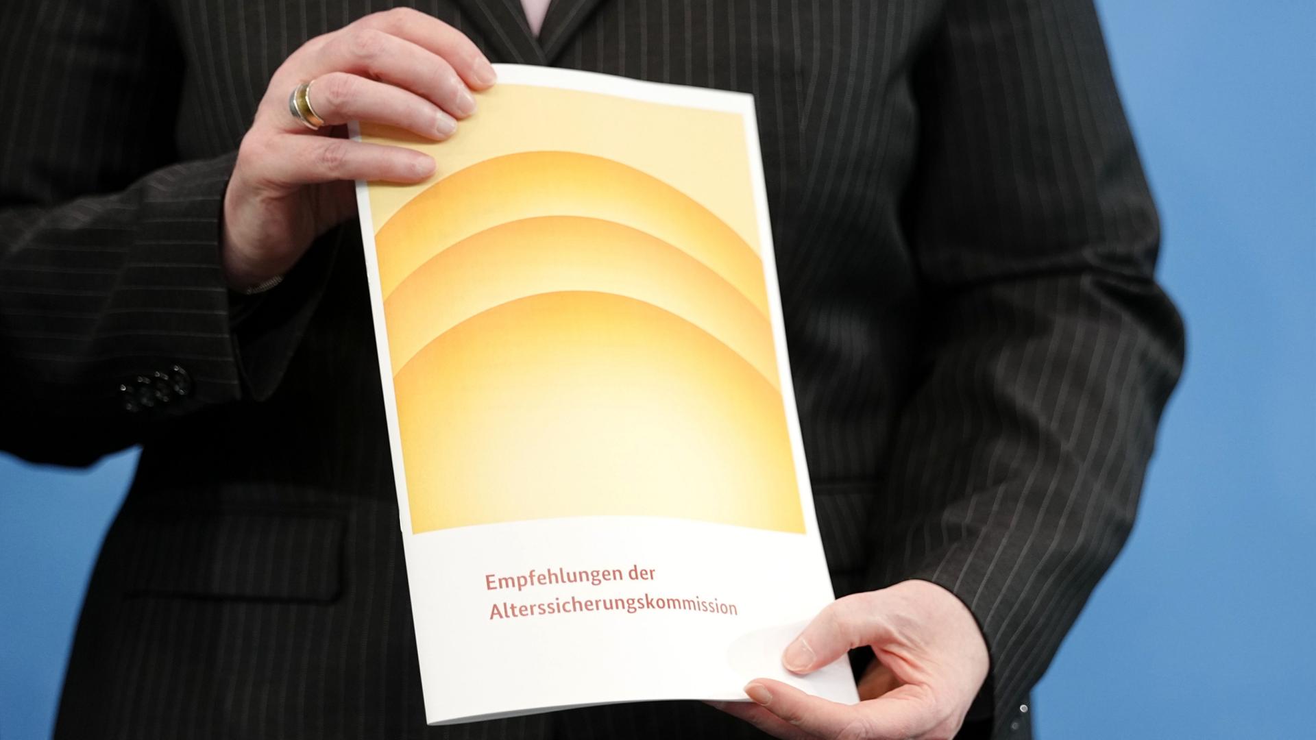 Bericht der Alterssicherungskommission als Grundlage für eine Rentenreform  | Kay Nietfeld/dpa
