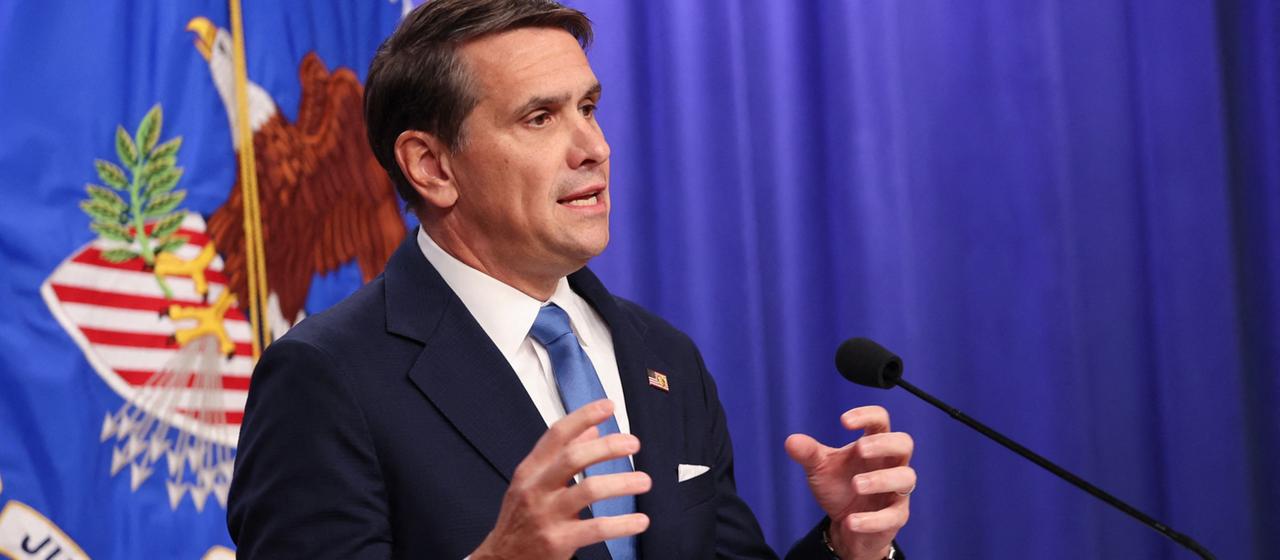 Der stellvertretende Generalstaatsanwalt Todd Blanche spricht auf einer Pressekonferenz, über den aktuellen Stand der Epstein-Akten. Blanche gab bekannt, dass das Ministerium drei Millionen weitere Seiten aus den Ermittlungen gegen den verurteilten Sexualstraftäter Jeffrey Epstein veröffentlicht habe