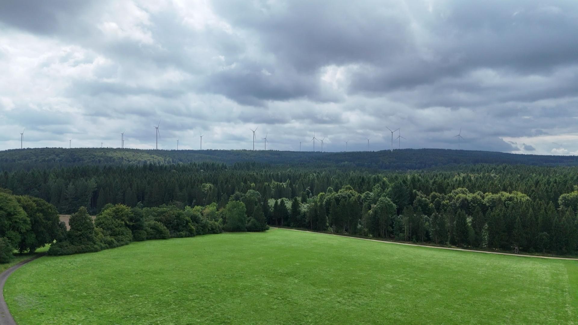 24 Windräder sind auf der Gemarkung von Bartholomä schon gebaut. Der Verband Region Stuttgart hat ein Vorranggebiet gestrichen. | Schwemme