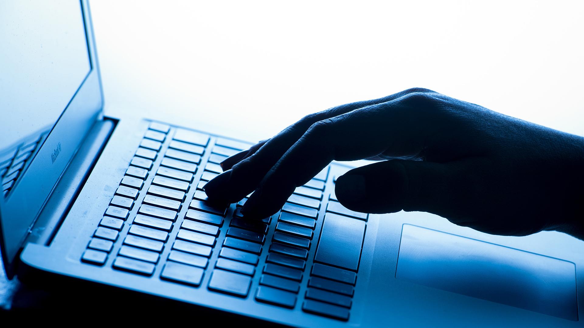 Wie rechtsextreme Influencer Hass im Netz schüren