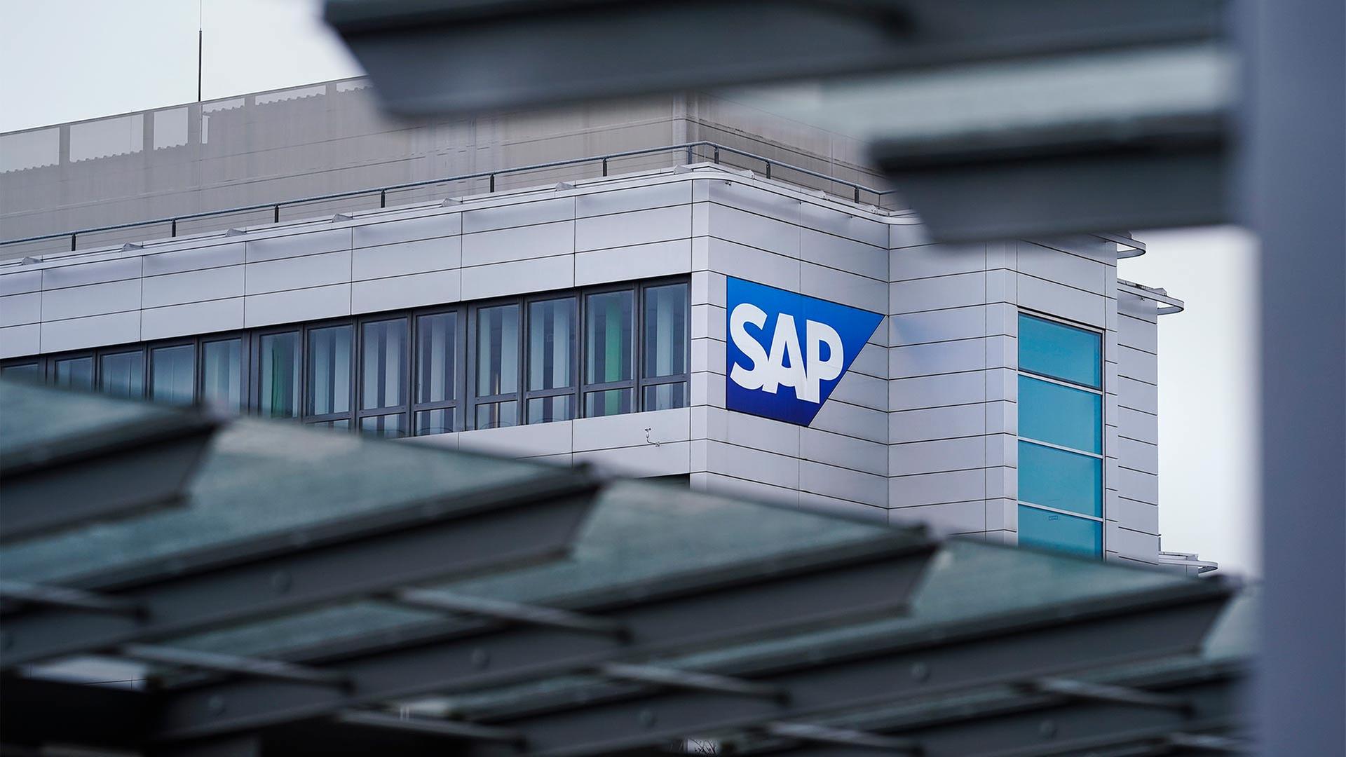 Das SAP-Logo an der Konzernzentrale in Walldorf. | picture alliance/dpa