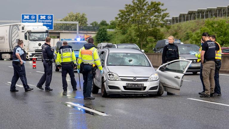 Nach einer Verfolgungsjagd von Bad Wimpfen (Kreis Heilbronn) bis nach Damrstadt sitzt ein Autodieb in Untersuchungshaft.