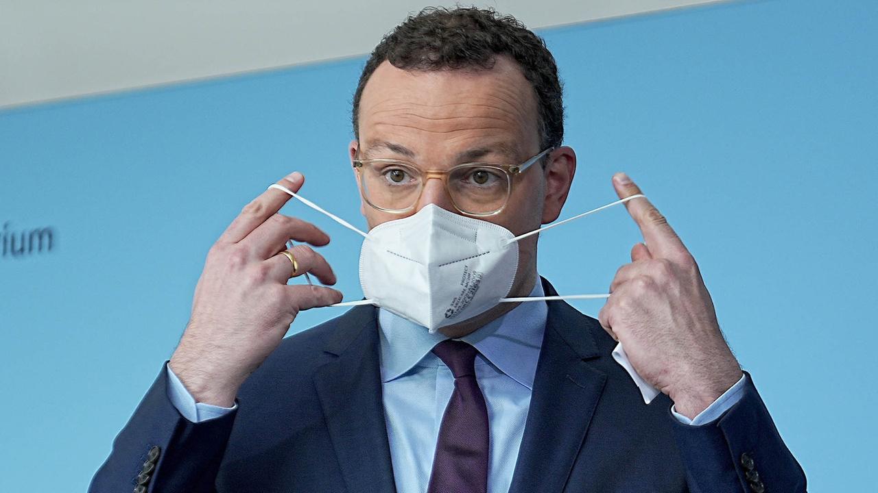 Corona-Masken: Firma fordert vom Bund fast halbe Milliarde Euro Corona-Masken: Firma fordert vom Bund fast halbe Milliarde Euro