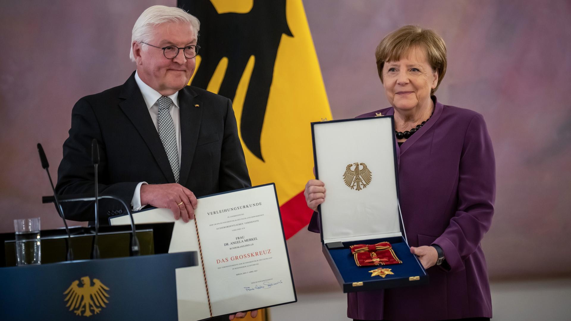merkel-steinmeier-verdienstorden-101.jpg